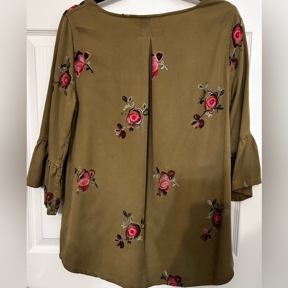 John Mark Olive Green Top Embroidered Flowers Ruffle Bell Sleeve High Low Hem S - Picture 2 of 9